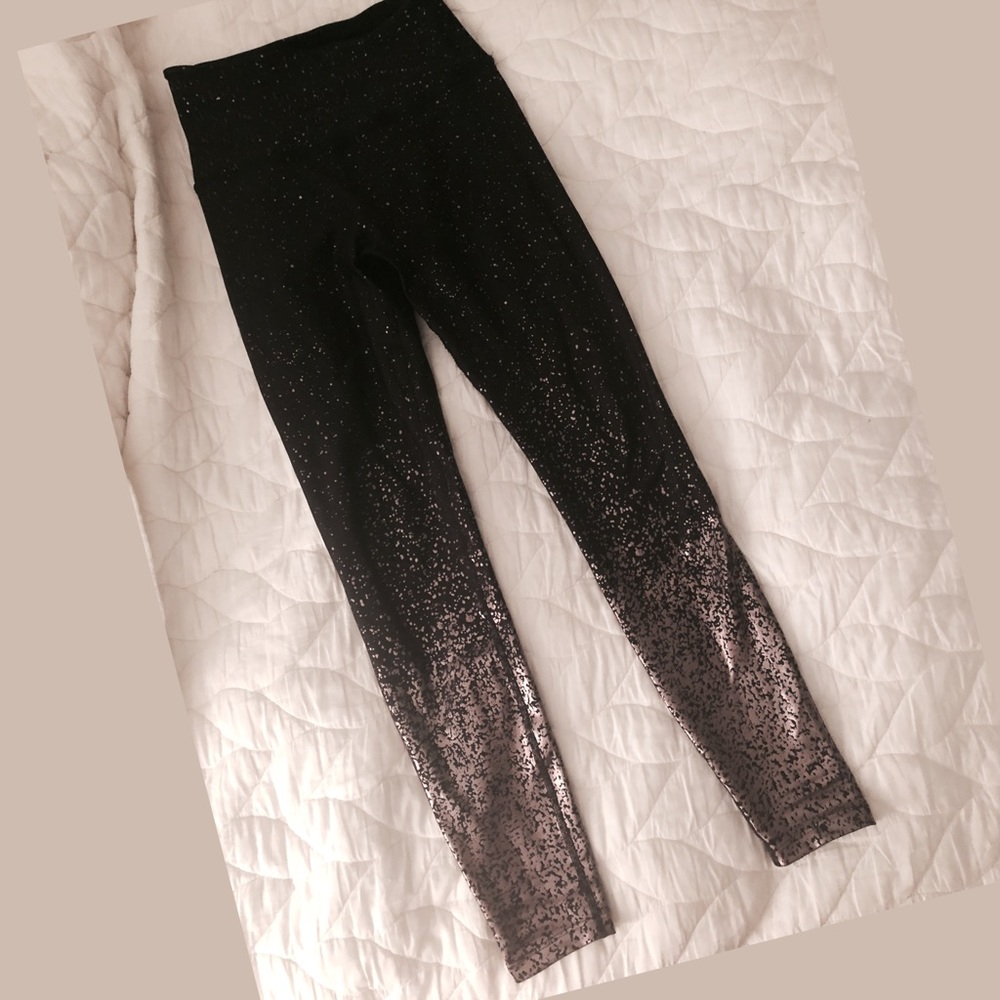 Beyond yoga black & gold ombré leggings M